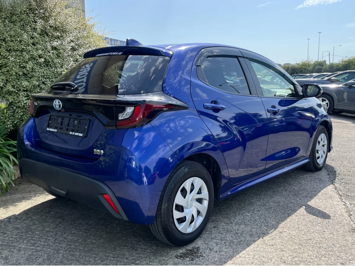 Toyota Yaris X HYBRID AUTOMATIC 1.5 PETROL //REVER - Image 4