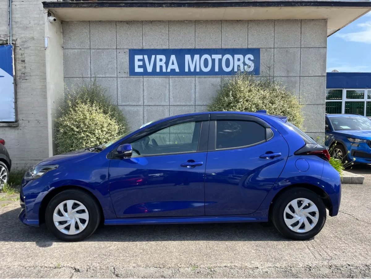 Toyota Yaris X HYBRID AUTOMATIC 1.5 PETROL //REVER - Image 6