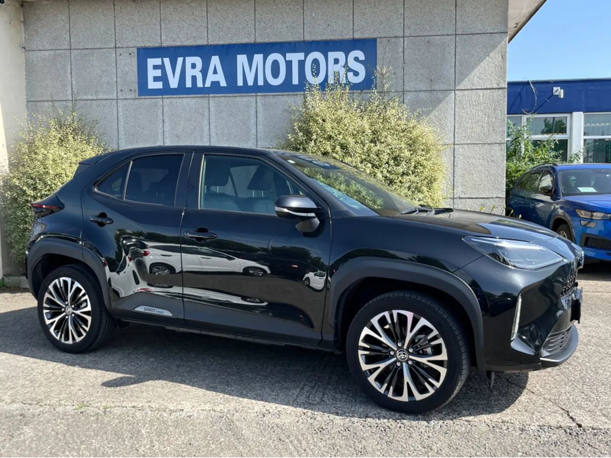 Toyota Yaris Cross Z HYBIRD AUTOMATIC 1.5 PETROL / - Image 2