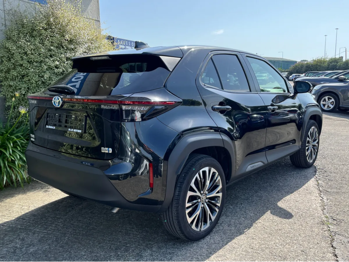 Toyota Yaris Cross Z HYBIRD AUTOMATIC 1.5 PETROL / - Image 4