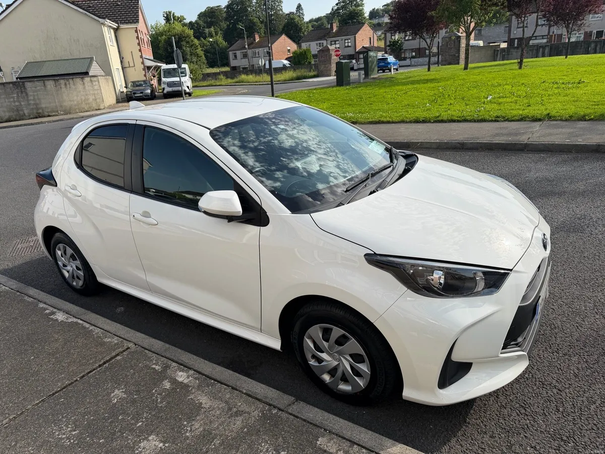 Toyota Yaris Hybrid 2023 - Image 3