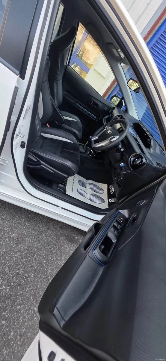 Toyota Aqua leather heated  seats - Image 5
