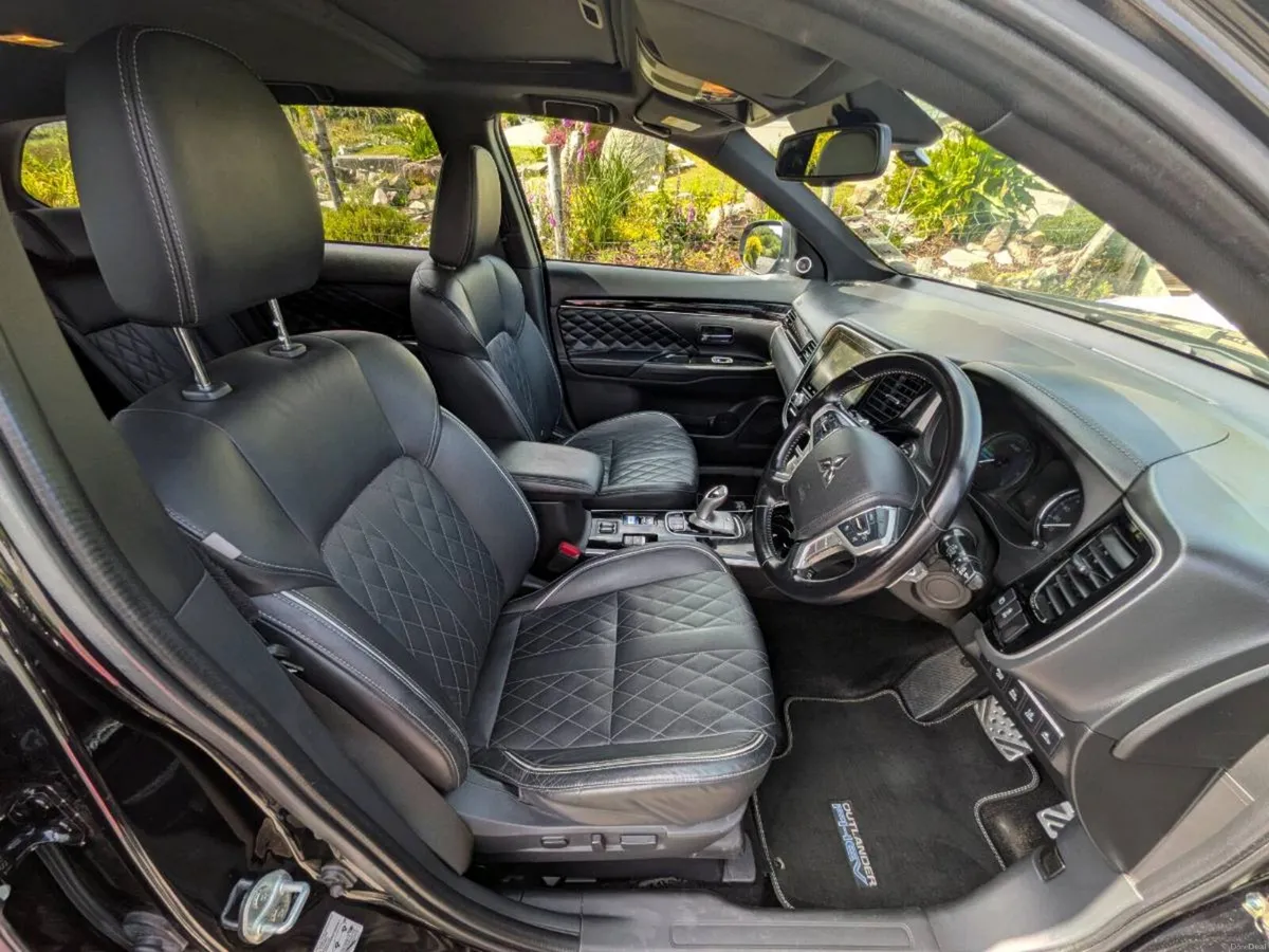 2020 Outlander PHEV S-Edition | 4WD | NCT 01/28 - Image 6