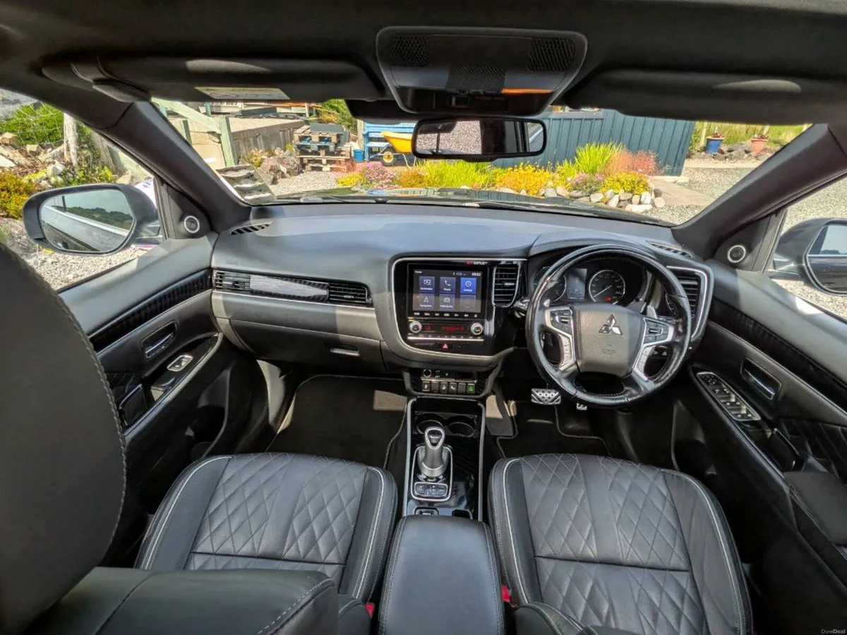 2020 Outlander PHEV S-Edition | 4WD | NCT 01/28 - Image 2