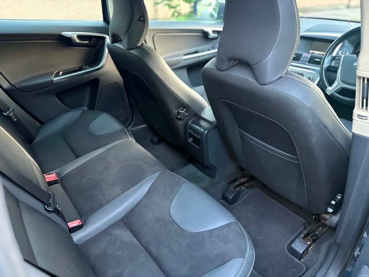 2012 Volvo XC60 2.5L diesel AWD New nct 05/27 - Image 6