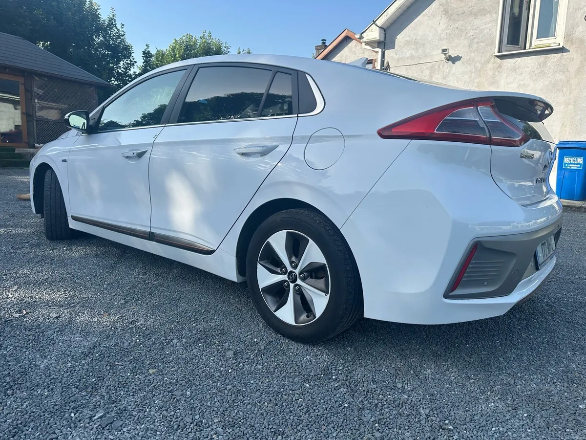 2017 Hyundai Ioniq 28kW Electric - Image 4