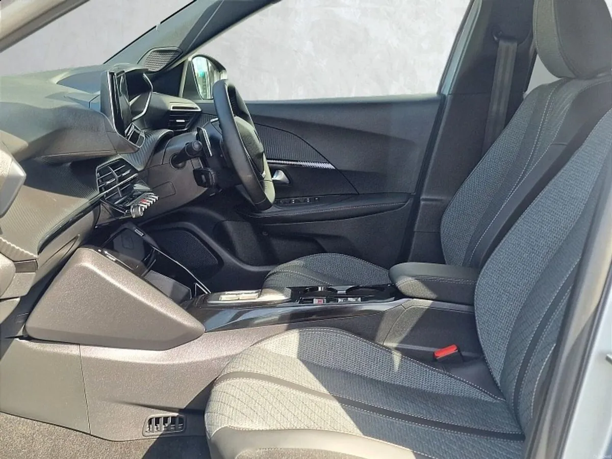 Peugeot 2008 ** STUNNING FEATURES ** HYBRID ALLURE - Image 5