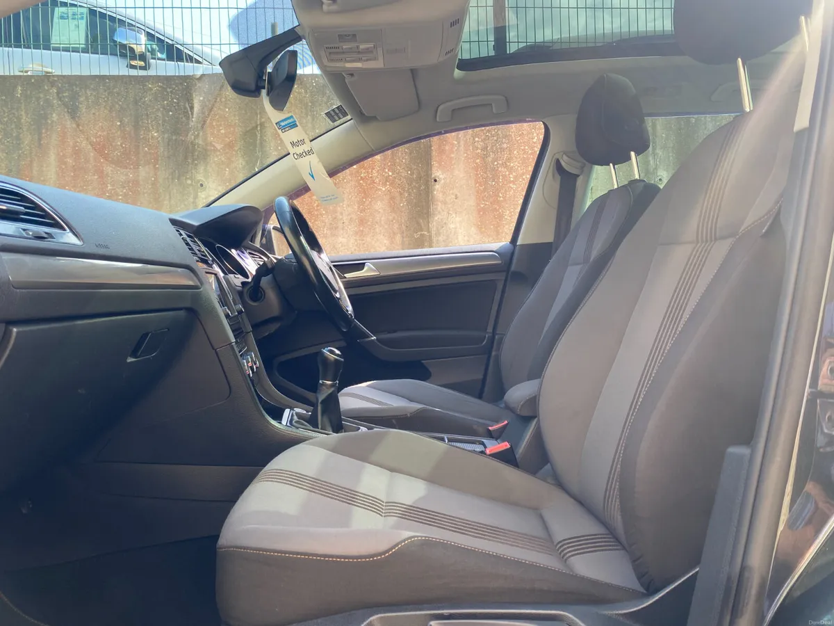 Volkswagen Golf 2017///PAN ROOF//SAT NAV/FINANCE - Image 4