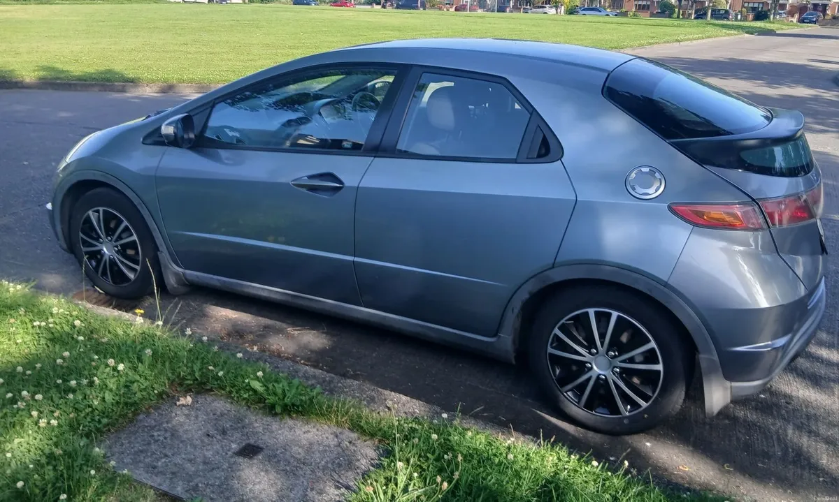 Honda Civic 2008 - Image 2