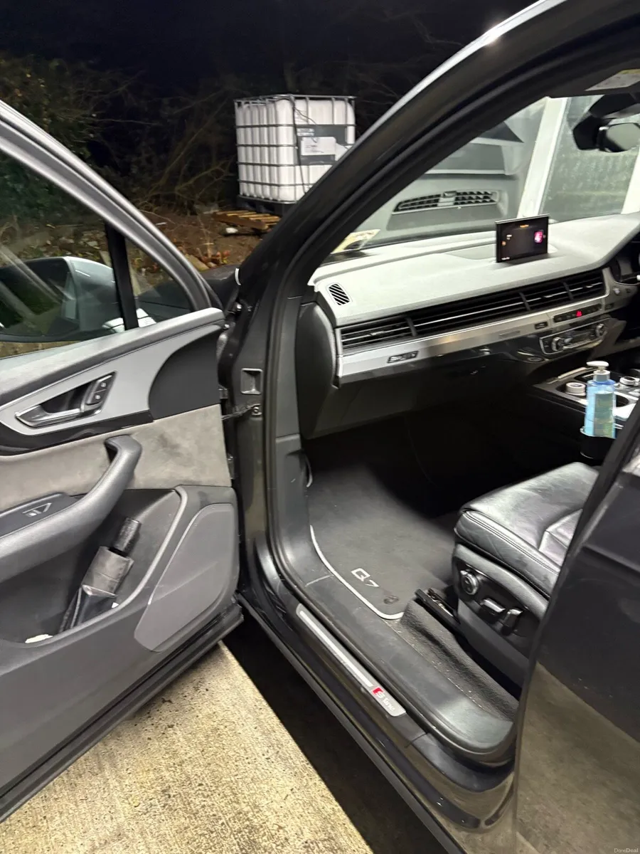 Audi Q7 - Image 4