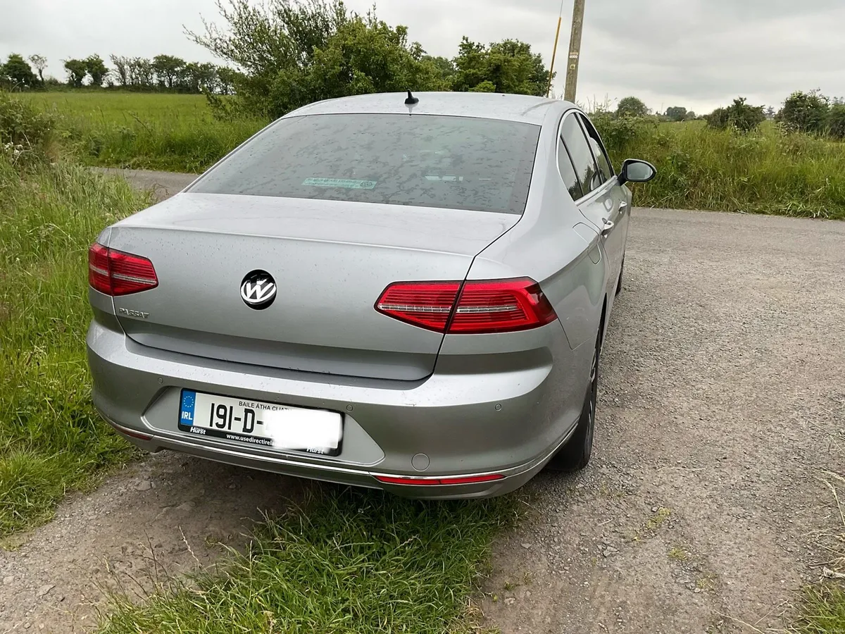 19 Volkswagen Passat - Image 3