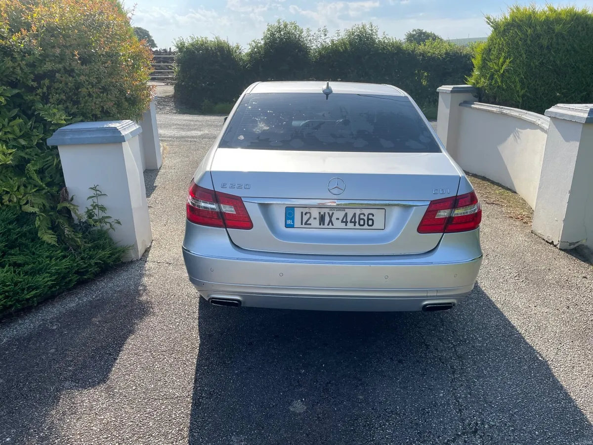12 Mercedes-Benz  AvangardE 220 auto - Image 3