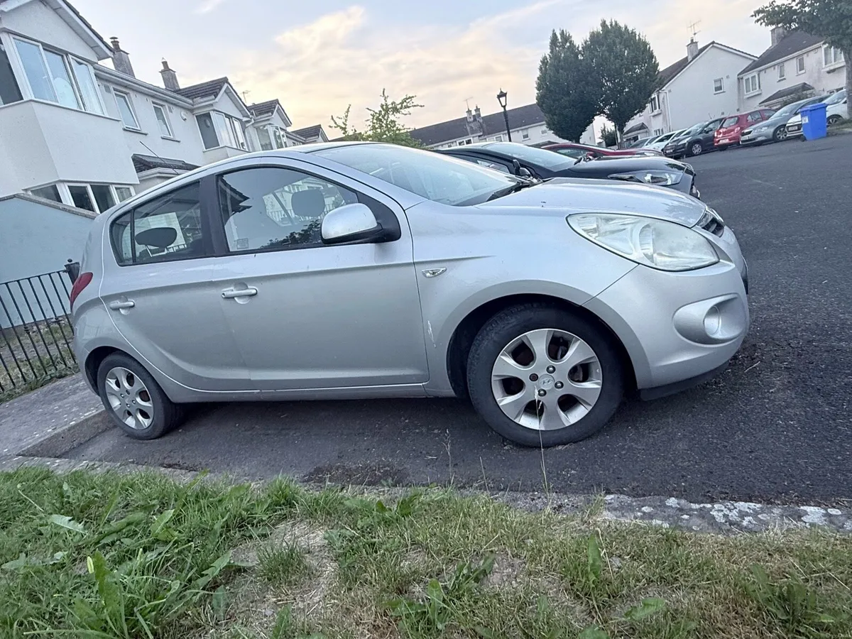 Hyundai i 20 Manual - Image 2