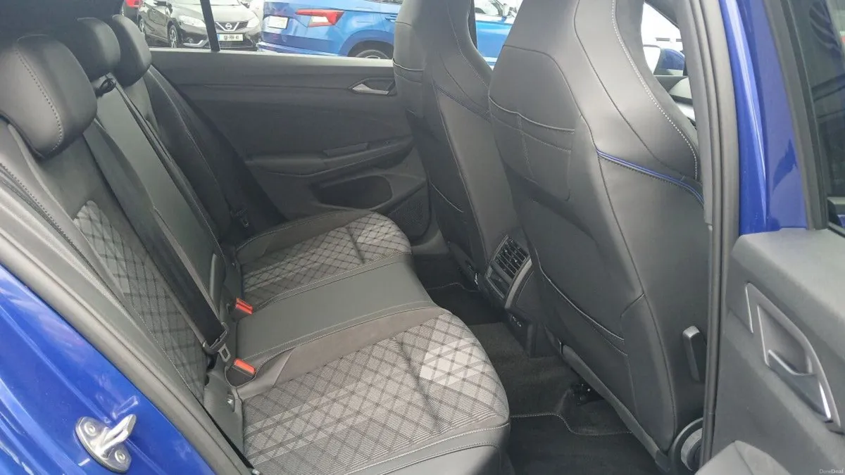 Volkswagen Golf R-LINE 2.0 TDI 150HP **REAR VIEW C - Image 6