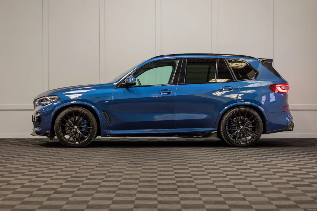 212 BMW X5 X-Drive 45e M-Sport - Image 3