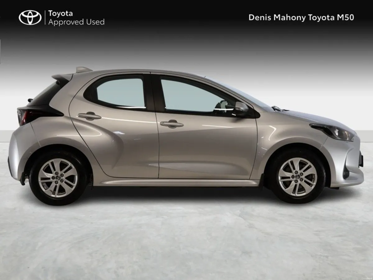 Toyota Yaris Luna Hybrid - Image 3