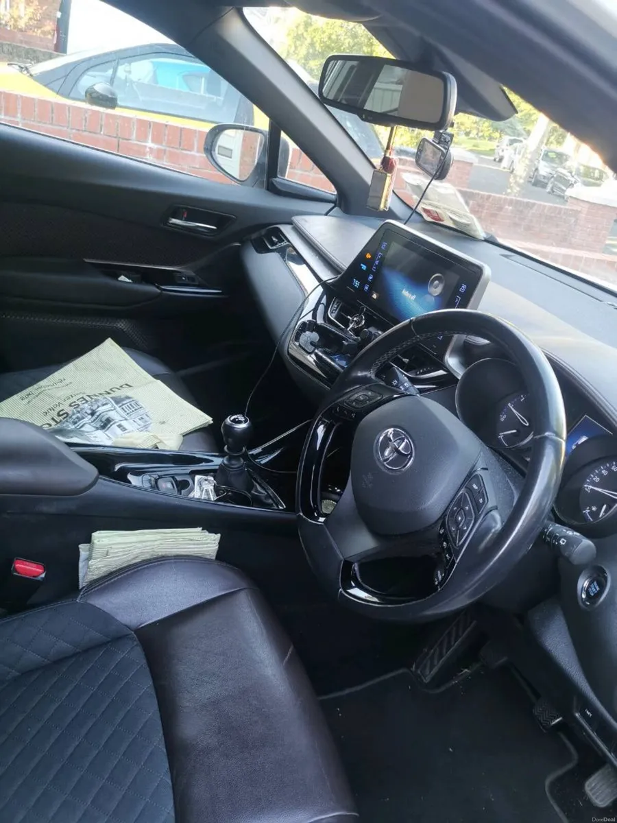 TOYOTA C-HR .1.2L T.Luna 5dr only 50900km Manual - Image 4