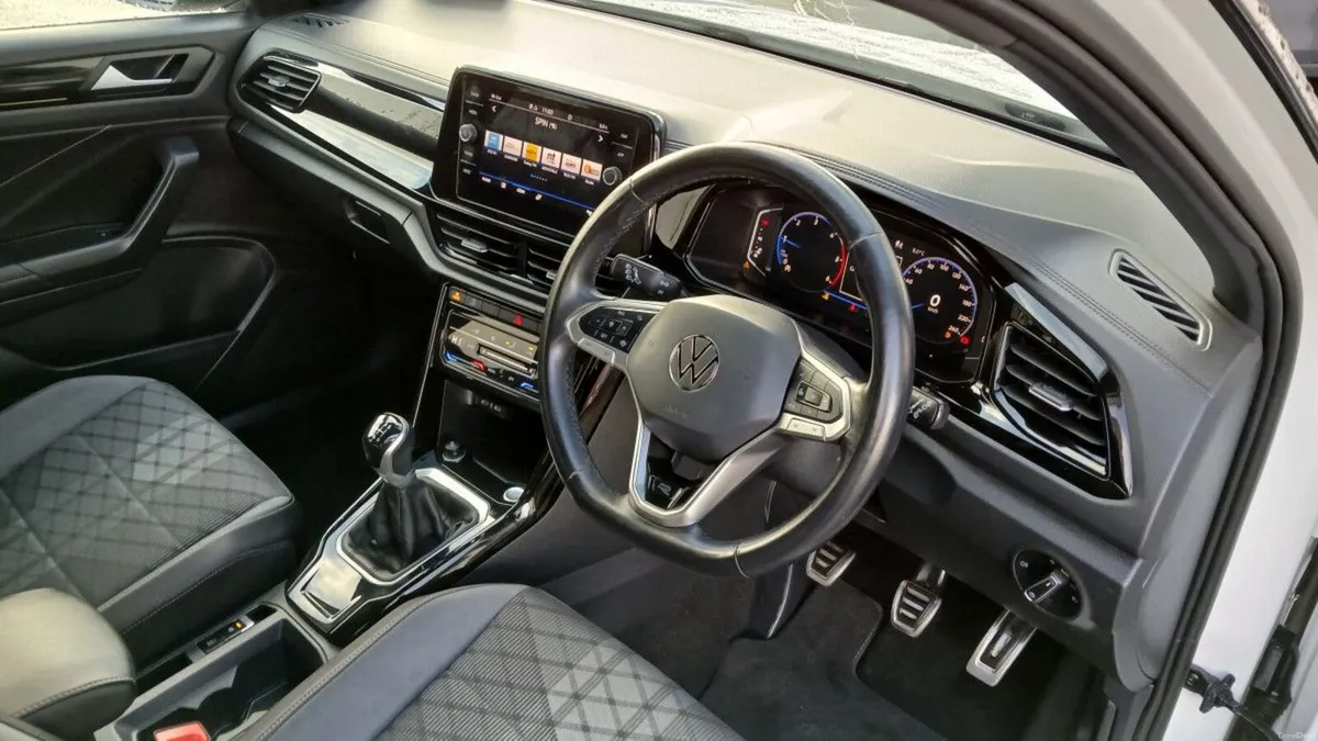Volkswagen T-Roc R-Line 2.0 TDI 116HP **REAR VIEW - Image 5