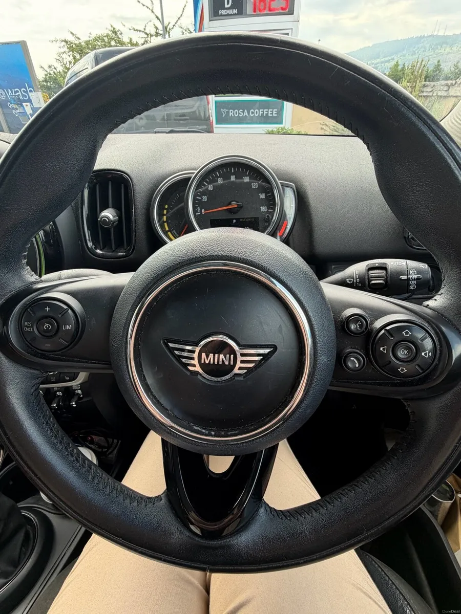 Mini Countryman petrol plug-in Hybrid - Image 3