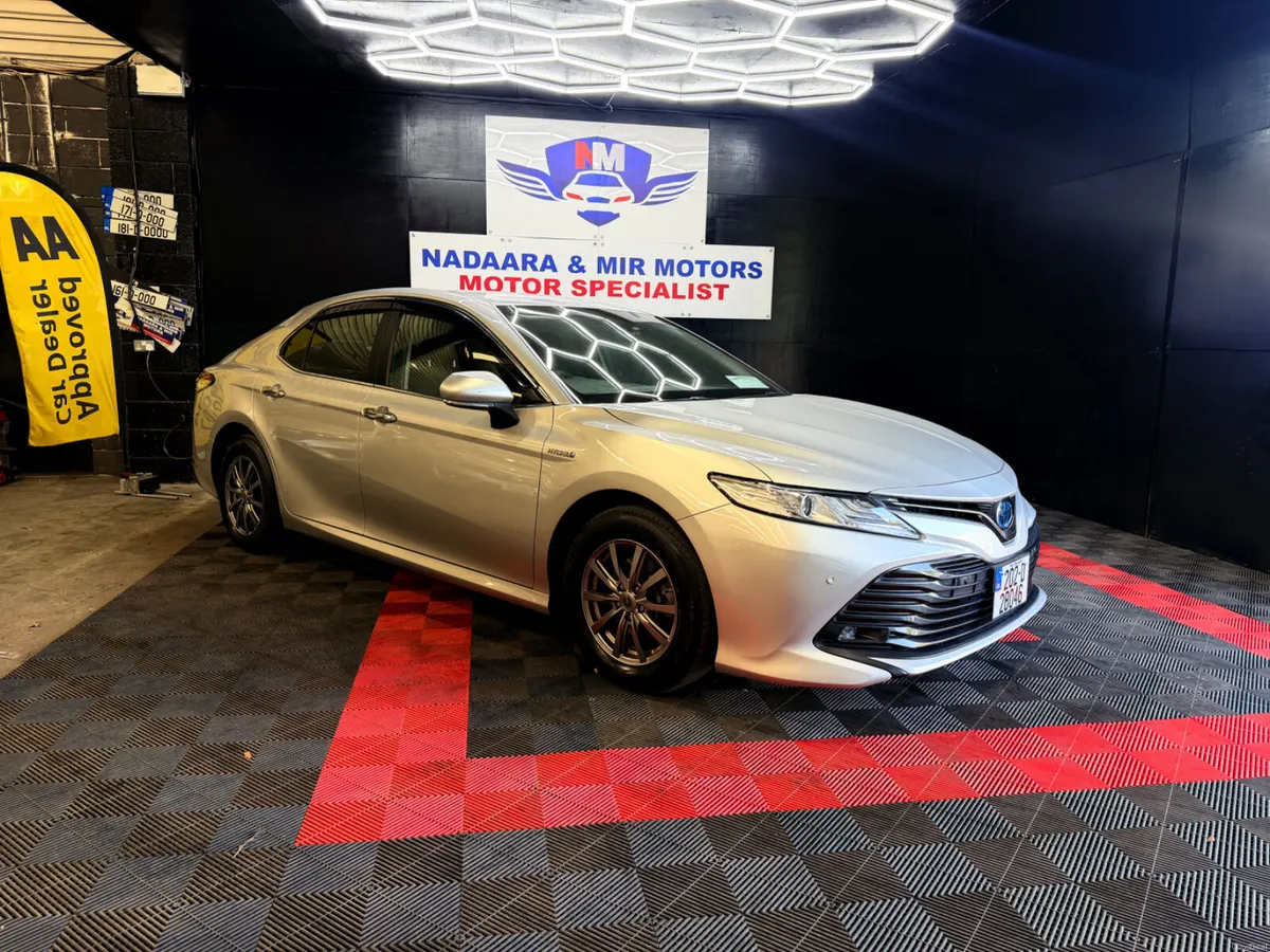 Toyota Camry 2020 - Image 2