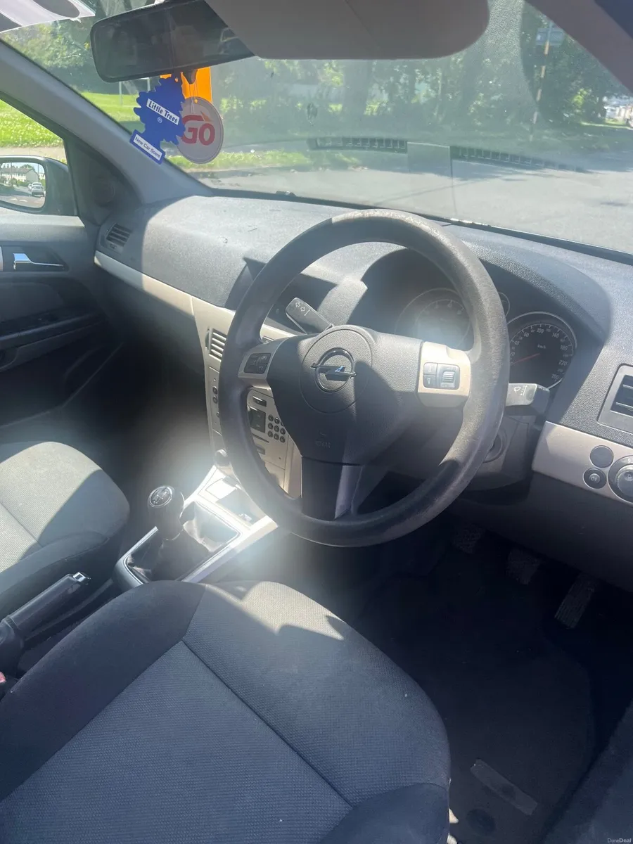 Opel Astra 2008 with nct 1/27 taxed until January - Image 4