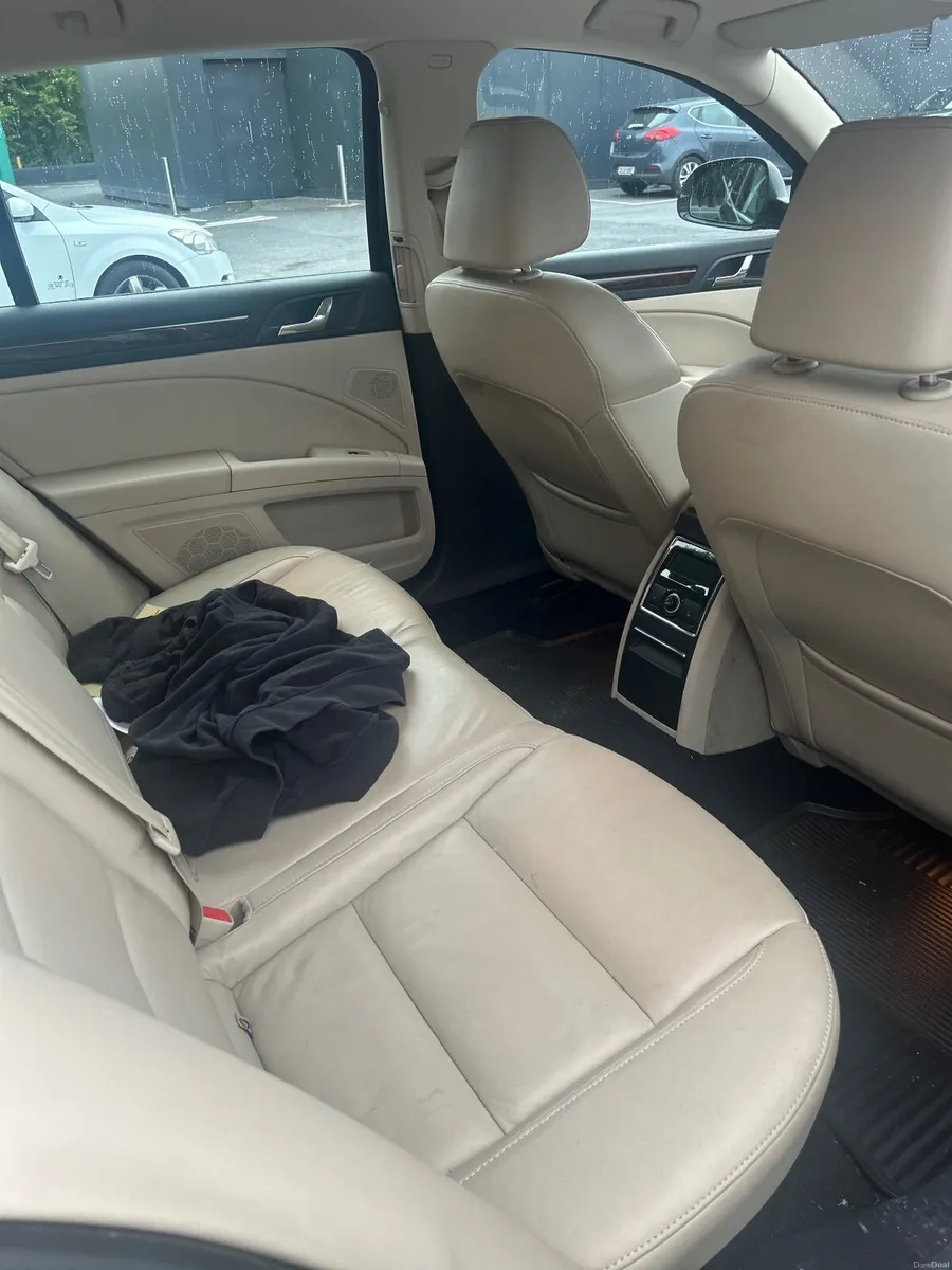 Skoda Superb 2013 - Image 2