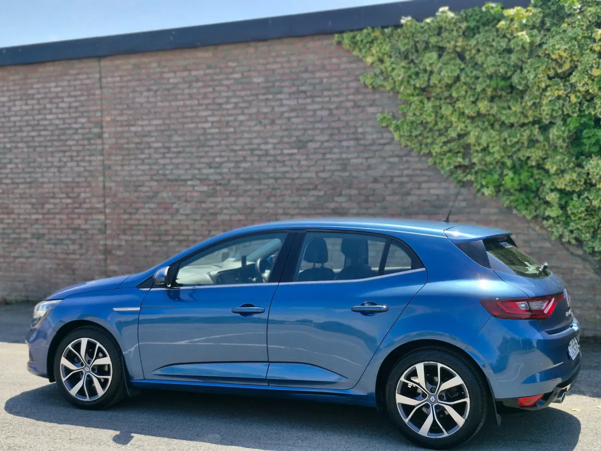 Renault Megane DYNAMIQUE NAV FINANCE AVAILABLE - Image 2