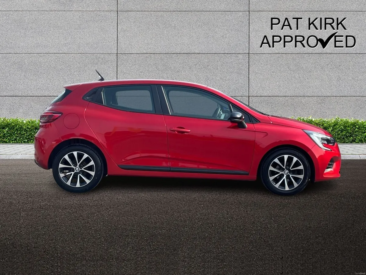 Renault Clio Hatchback Evolution - Image 3