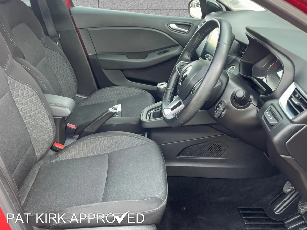 Renault Clio Hatchback Evolution - Image 6