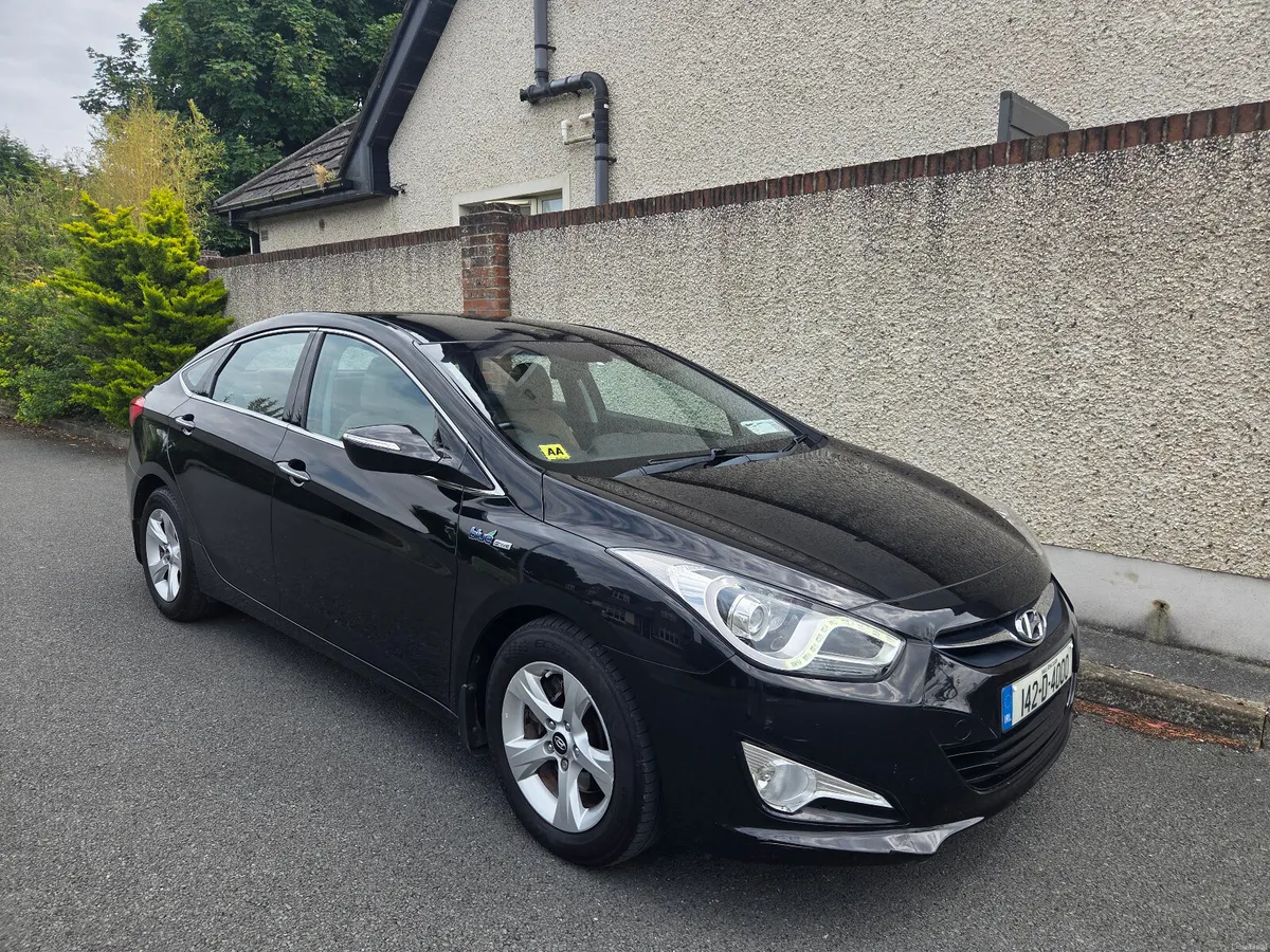 Hyundai i40 Executive, 1 owner, low mileage - Image 1
