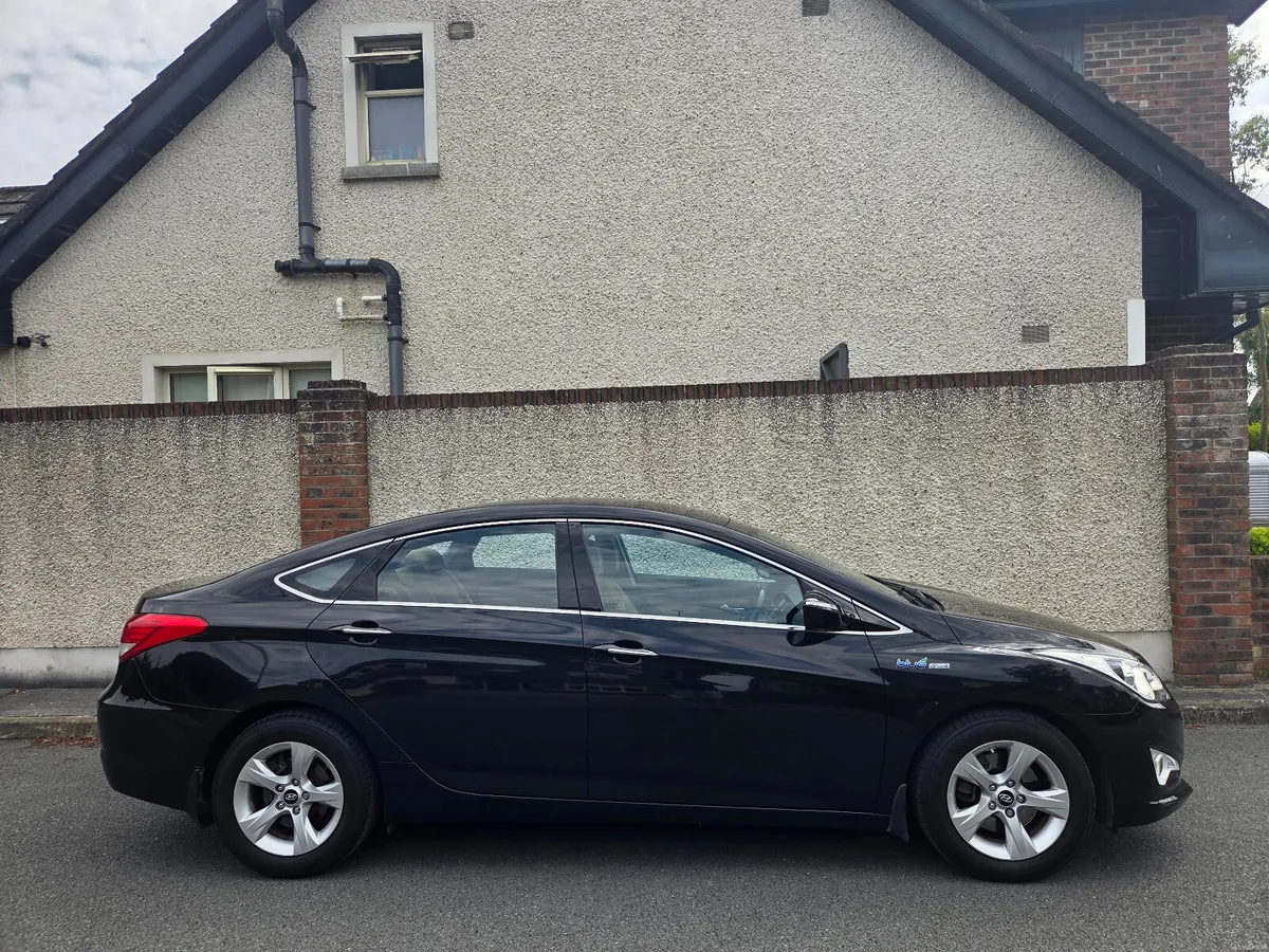 Hyundai i40 Executive, 1 owner, low mileage - Image 3