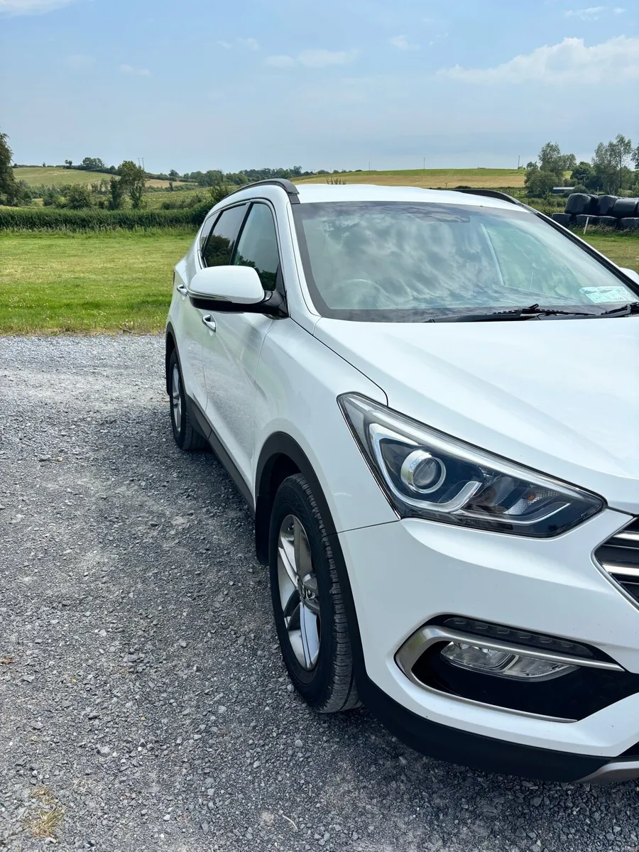 Hyundai Santa Fe Executive - Image 4