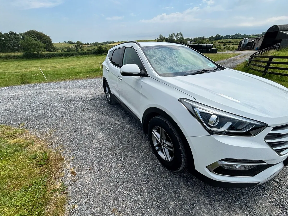 Hyundai Santa Fe Executive - Image 2