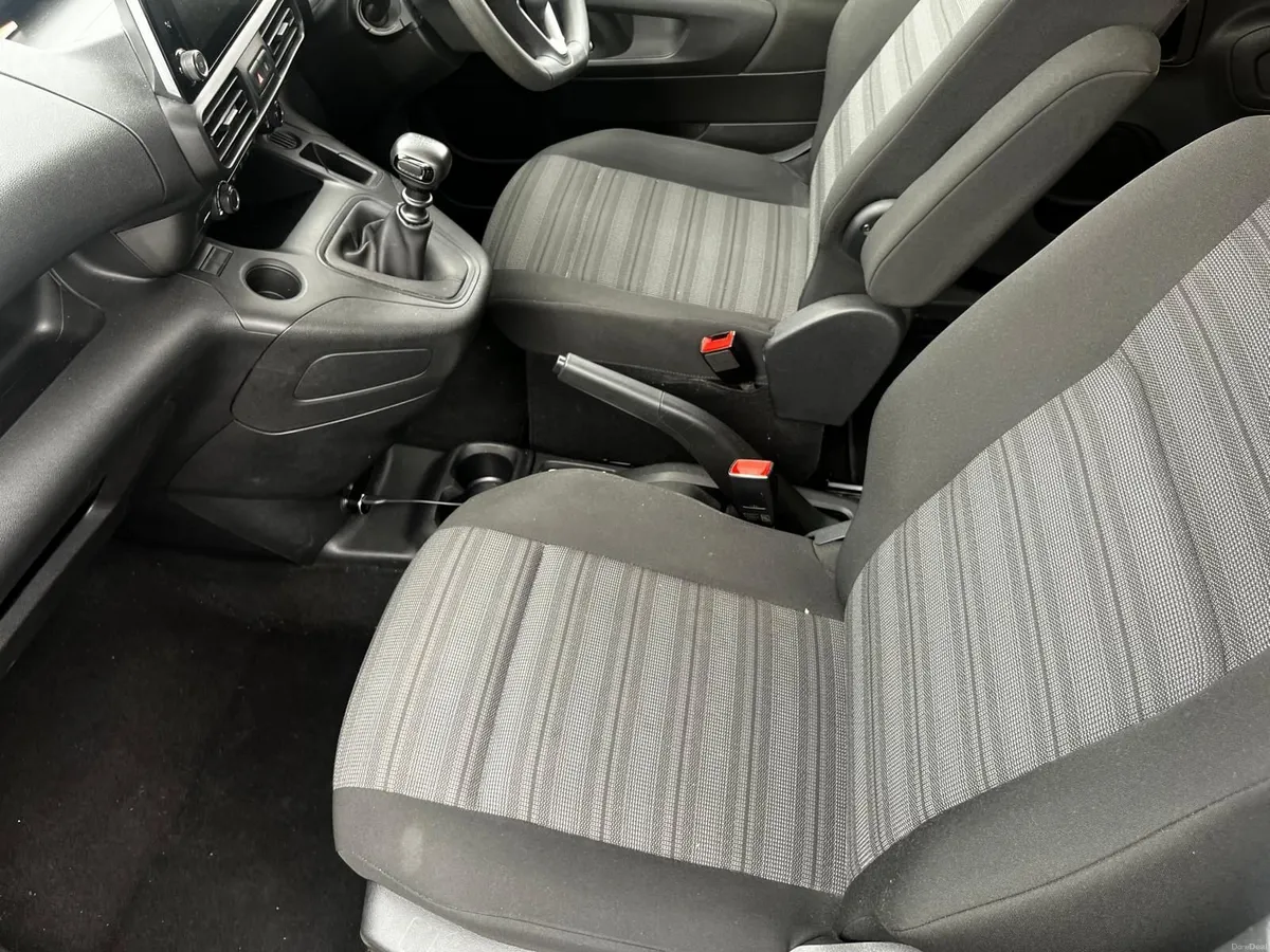 Opel Combo 2022 - Image 2