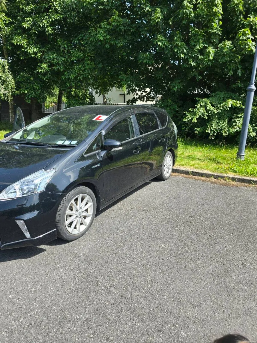 Toyota prius alpha 7 seater - Image 2