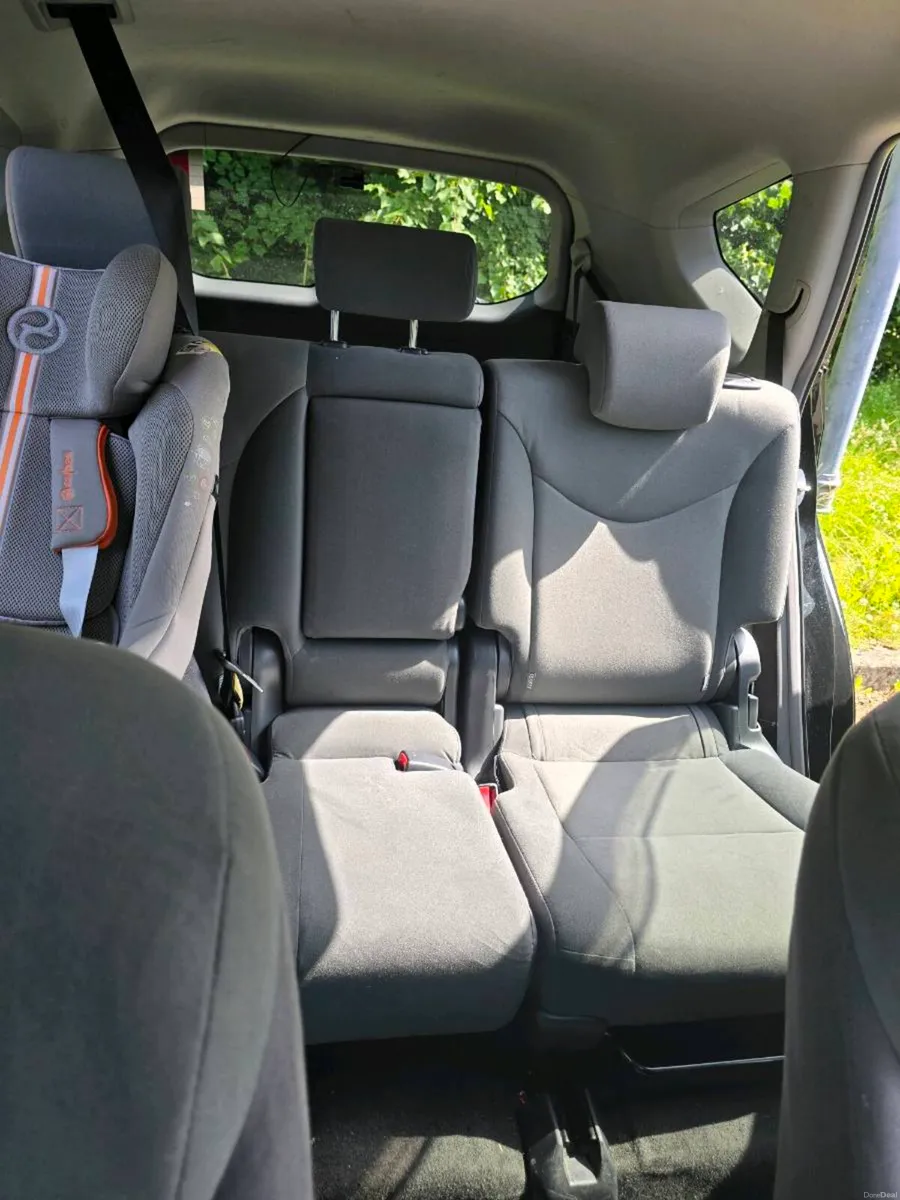 Toyota prius alpha 7 seater - Image 4