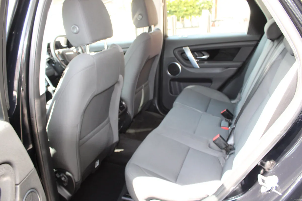 Land Rover Discovery Sport 7 SEATS 1 OWENER - Image 4