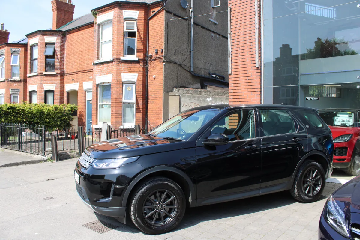 Land Rover Discovery Sport 7 SEATS 1 OWENER - Image 3