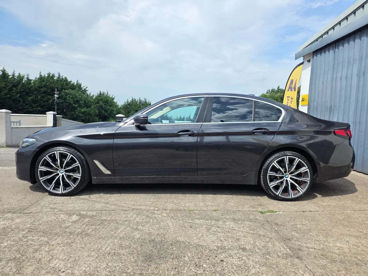 2023 BMW 520D * LUXURY MODEL * 190HP - Image 5