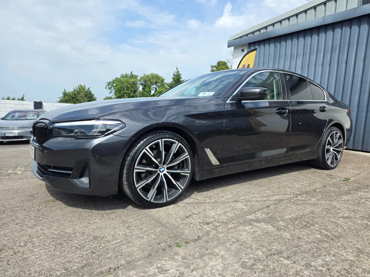 2023 BMW 520D * LUXURY MODEL * 190HP - Image 3