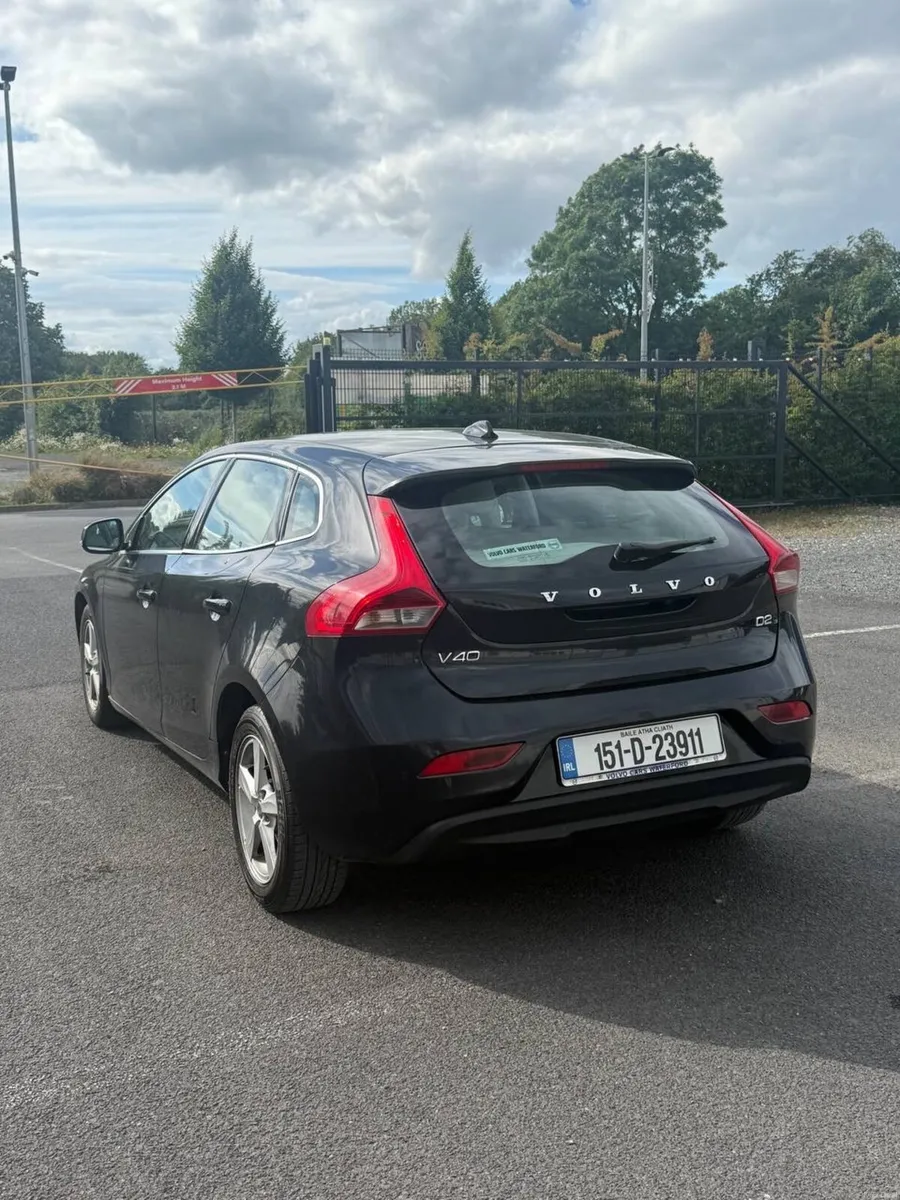 VOLVO V40🔥Automatic🔥new NCT service history - Image 2