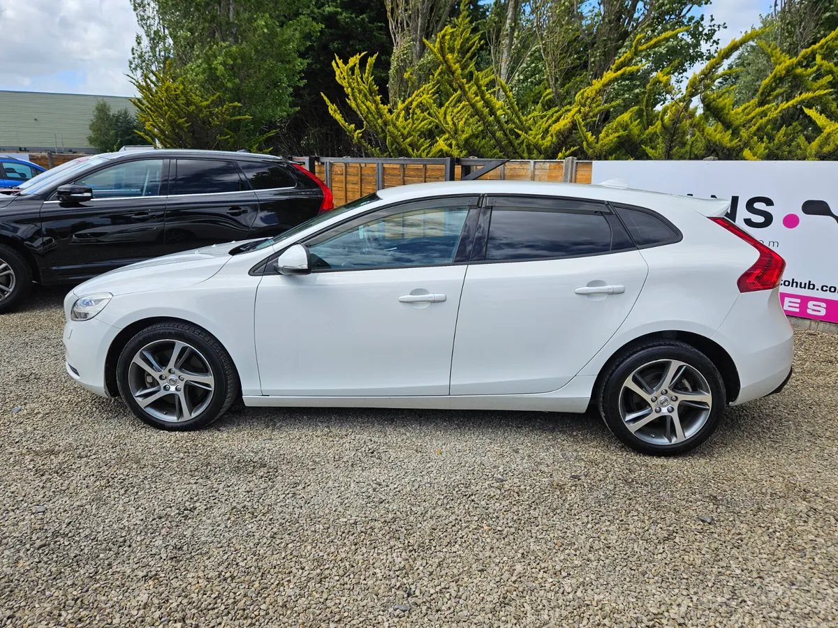 VOLVO V40 D4 2.0 DIESEL D4 AUTO NEW NCT - Image 5