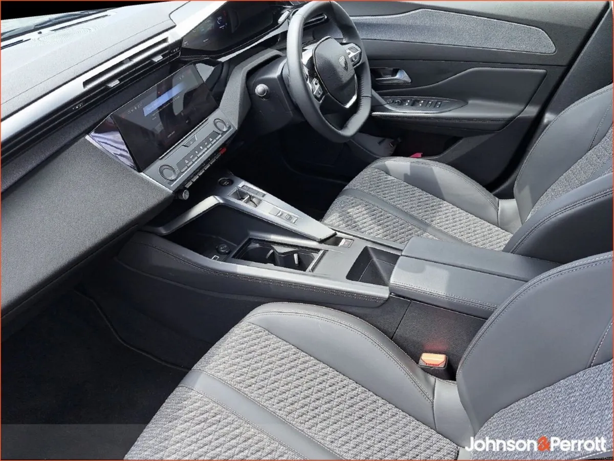 Peugeot 308 *DEMO* 1.2 MHEV 145BHP e-DCS6 Allure - Image 3