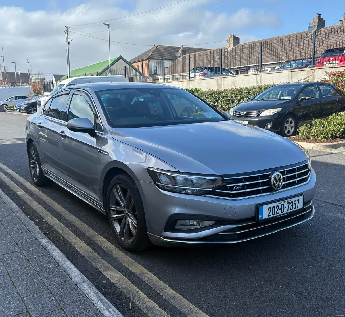 Volkswagen Passat 2.0TDI 150bhp R-Line - Image 2
