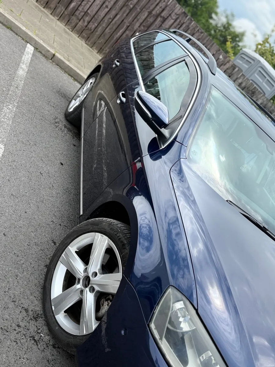 Volkswagen Passat 2011 - Image 2