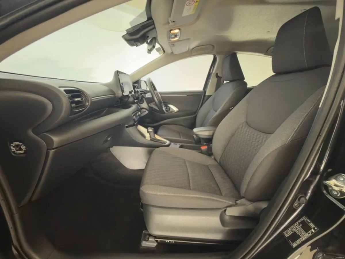 Toyota Yaris Luna Sport Hybrid - Image 6