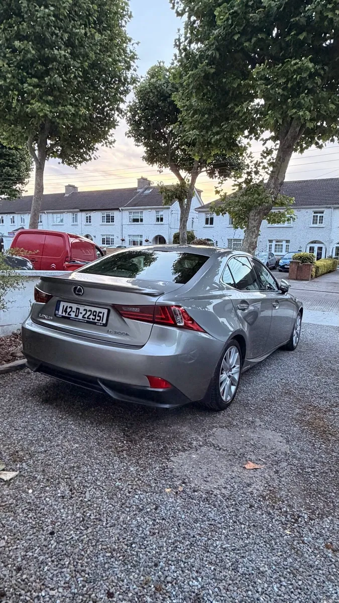 For sale Lexus is 300h - Image 2