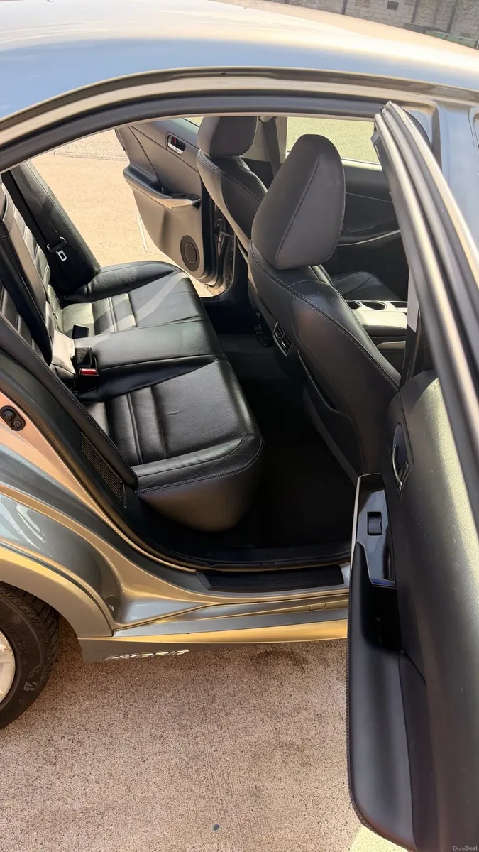 For sale Lexus is 300h - Image 4