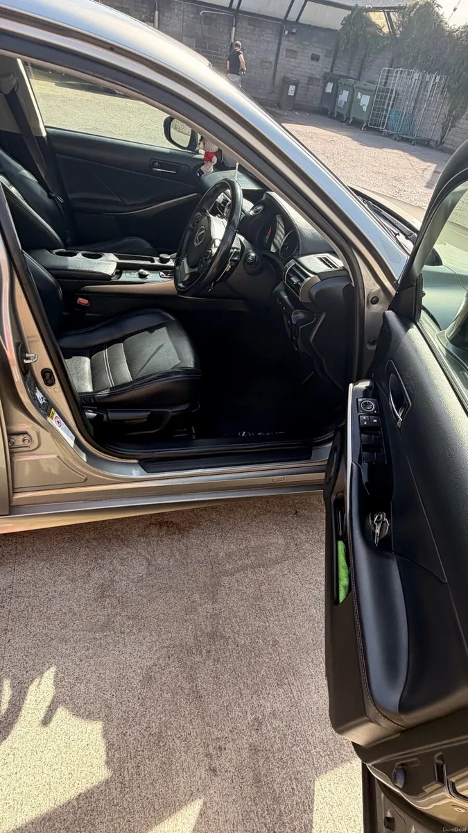 For sale Lexus is 300h - Image 6
