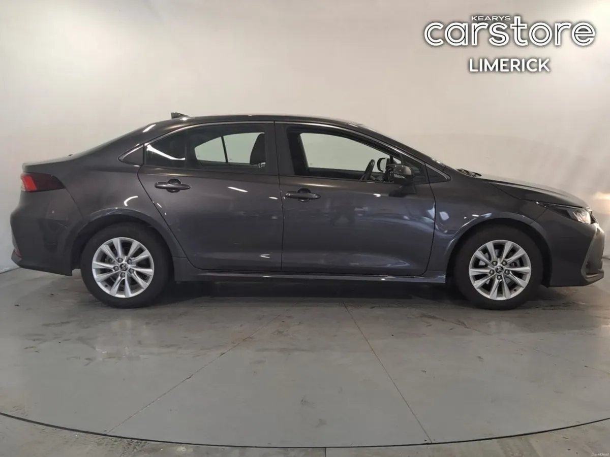 Toyota Corolla 1.8 Hybrid Luna Saloon - Image 2